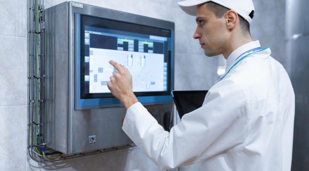 Pourquoi le panel PC est l’allié idéal pour le secteur de la logistique et de la production ?