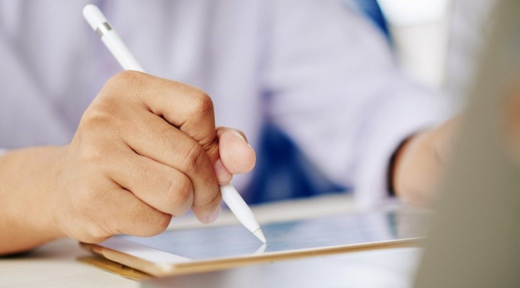 Signature électronique en France : pourquoi les entreprises vont au-delà de la simple signature ?